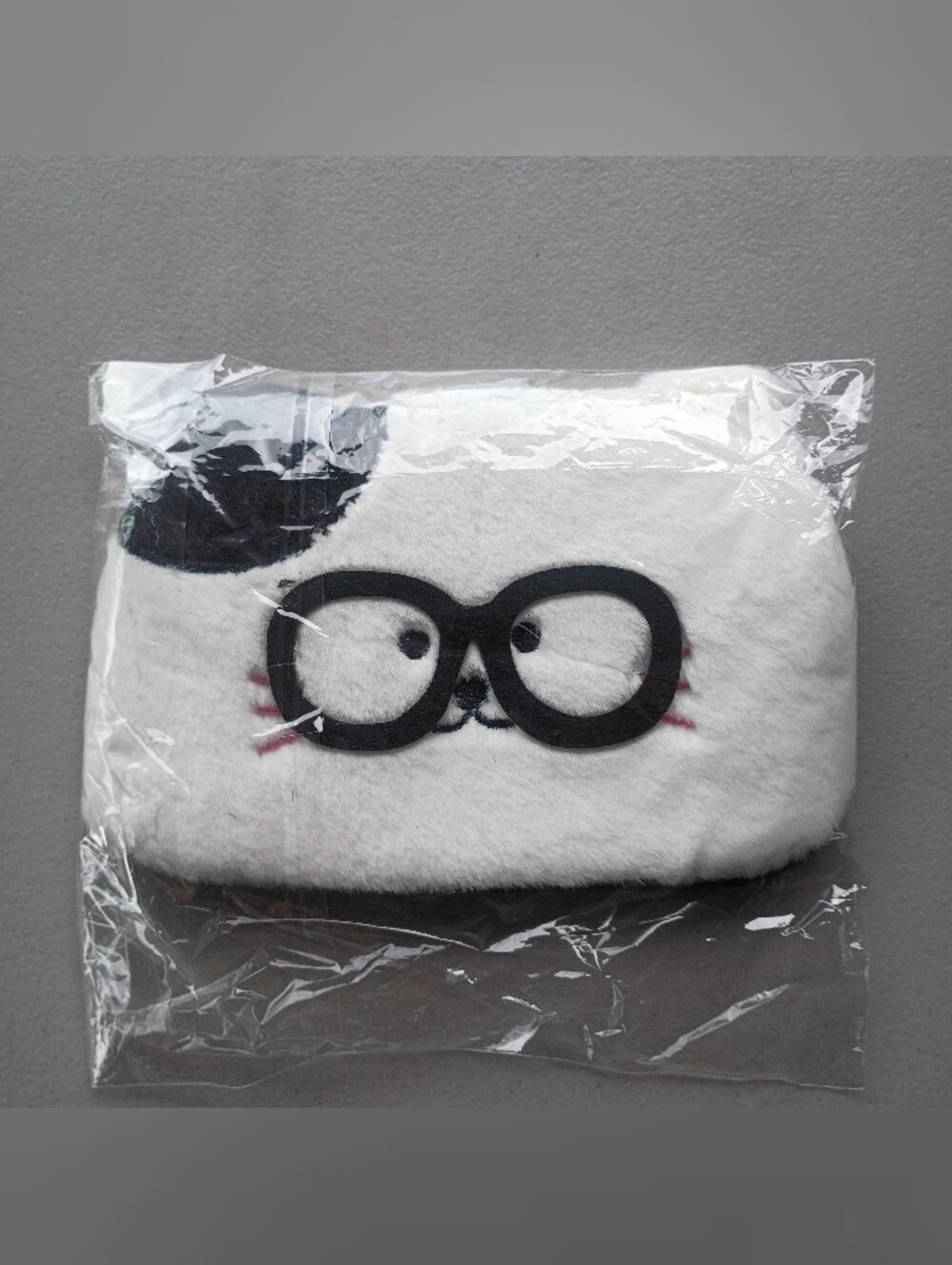 🌻 Cute Plush Black And White Zipper Handbag Pouch - Picture 2 of 7